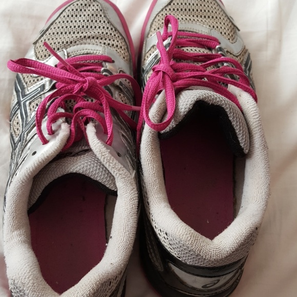 Asics size 9 sneakers - Picture 4 of 4